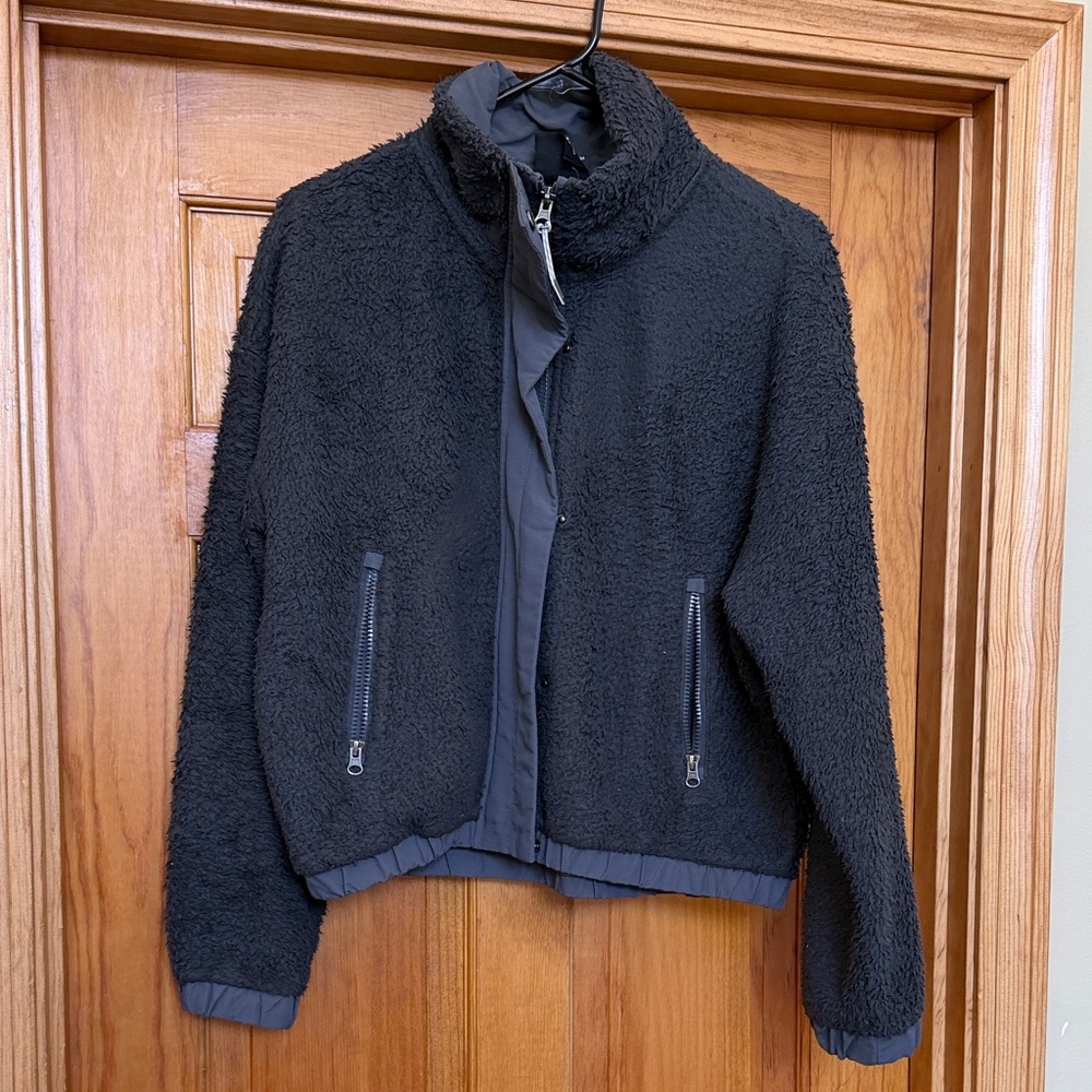 ☑️ Vuori Cozy Sherpa Jacket ☑️